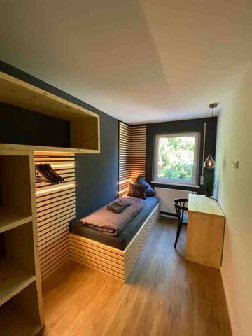 4. Regina: Modern-Designflat gallery image 4