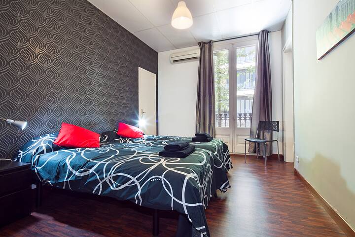 Executive Cataluña 4, 5 bedrooms , WIFI, AC gallery image 5