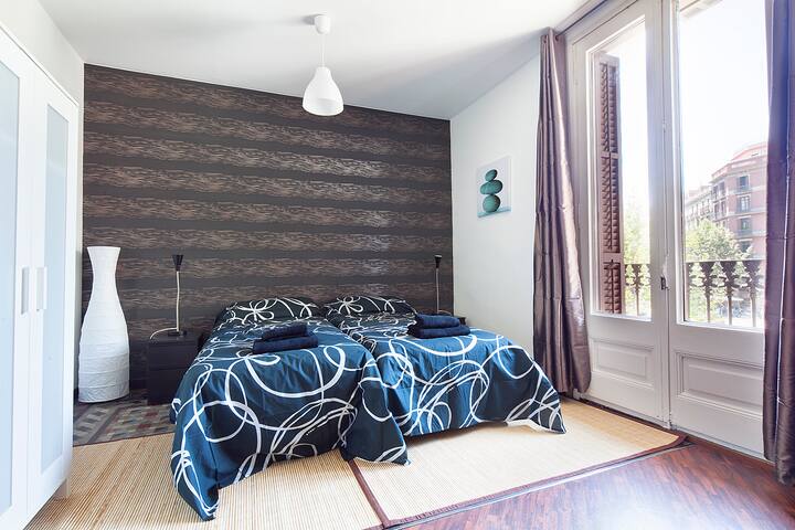 Executive Cataluña 4, 5 bedrooms , WIFI, AC gallery image 2