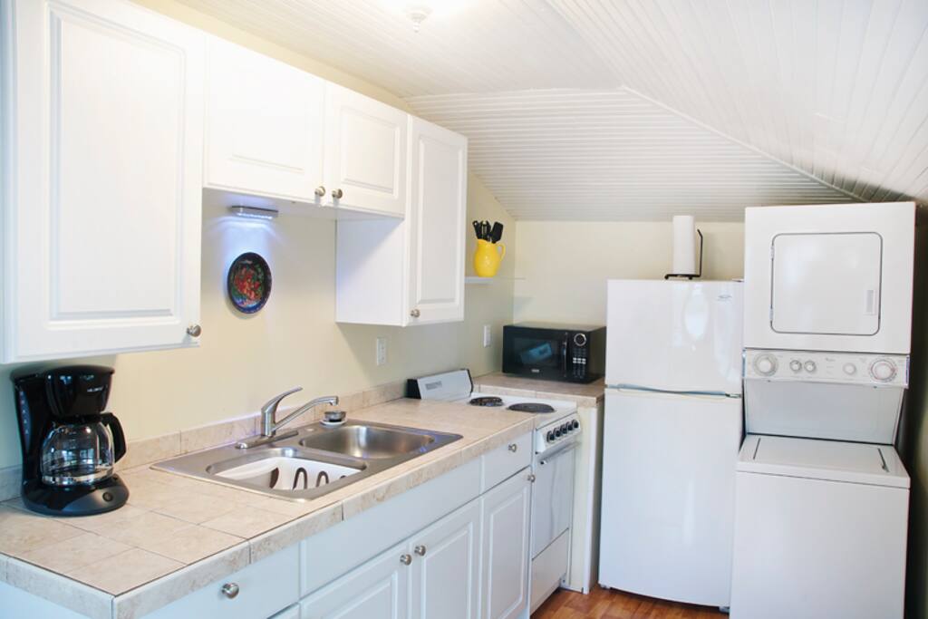 Clean and bright kitchen,- including washer and dryer