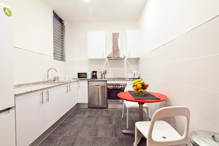 Executive cataluña 6 , 5 bedrooms, WIFI , A/C gallery image 5