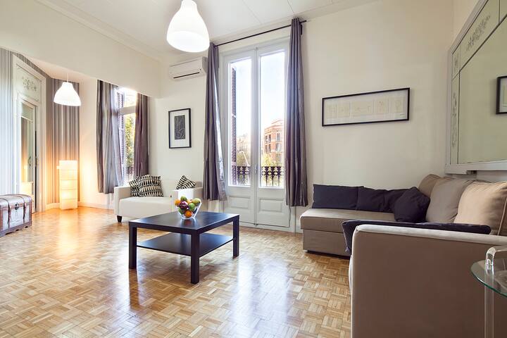 Executive cataluña 6 , 5 bedrooms, WIFI , A/C gallery image 2