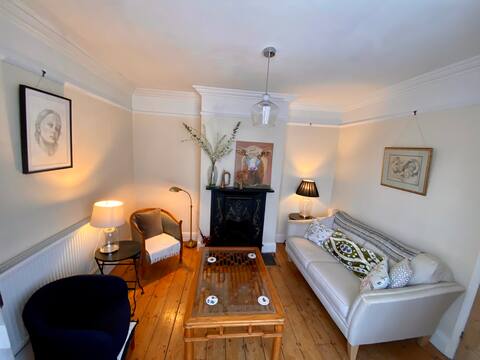 Popular Airbnb listing: River walk Shrewsbury, free driveway parking. in Shrewsbury