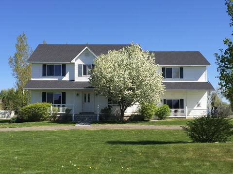 7 Bed/3.5 Bath Home Next to Rigby Lake