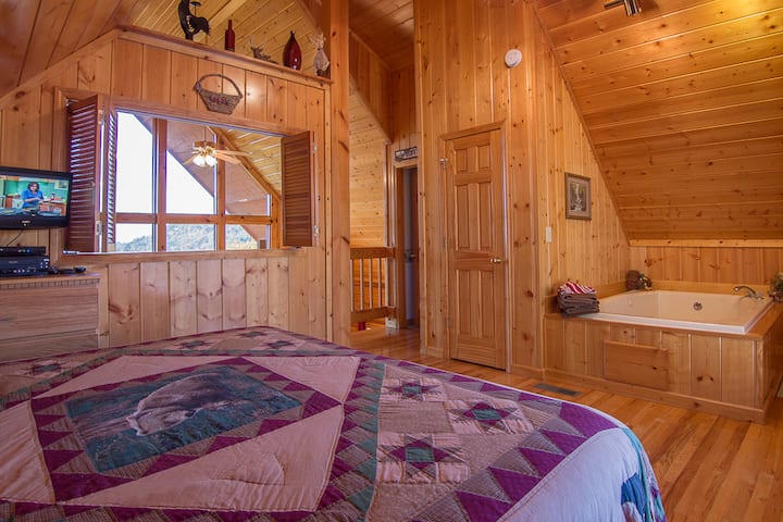 Loft /King Bed /Bedside Jacuzzi/Balkón