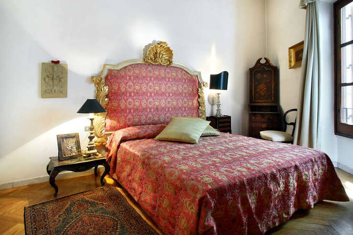 Top Luxury Apartment with terrace in Ponte Vecchio gallery image 4