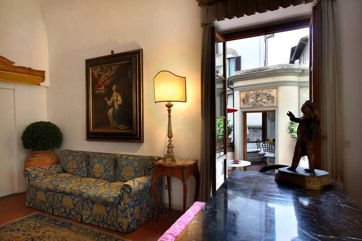 Top Luxury Apartment with terrace in Ponte Vecchio gallery image 5