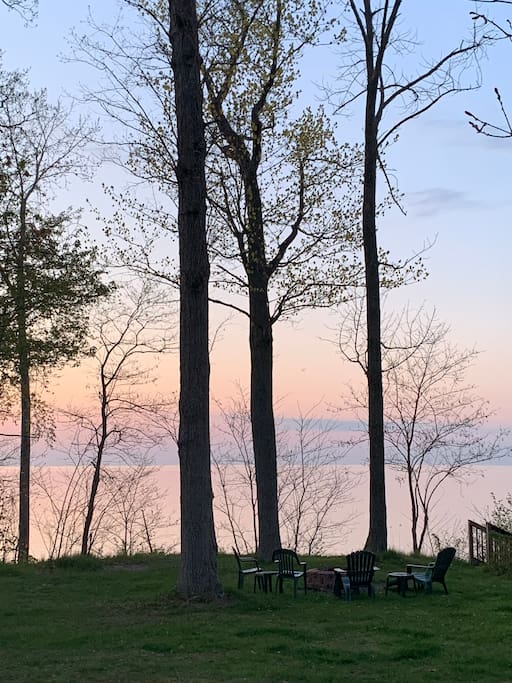 Lakefront cottage, Youngstown USA