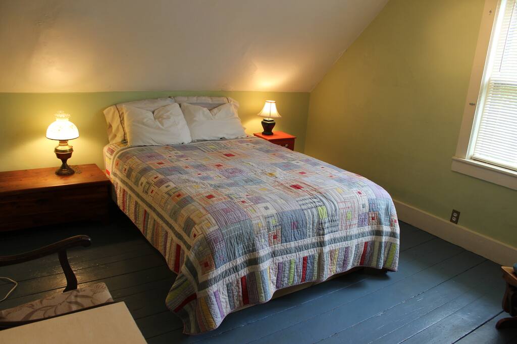 Queen bed in #1