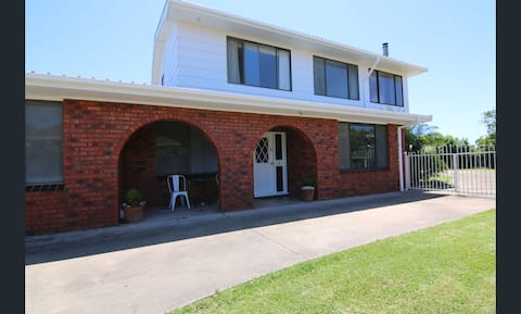 Picnic Point House - 5 Bedrooms