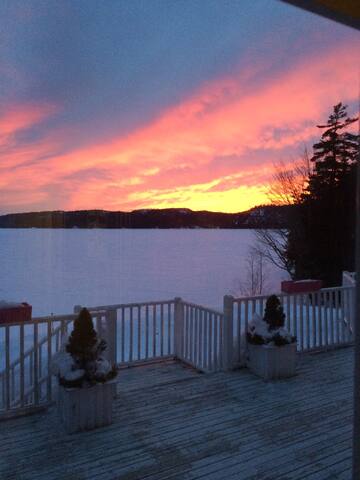 Lakeside Retreat 3bdr Private House gallery image 3