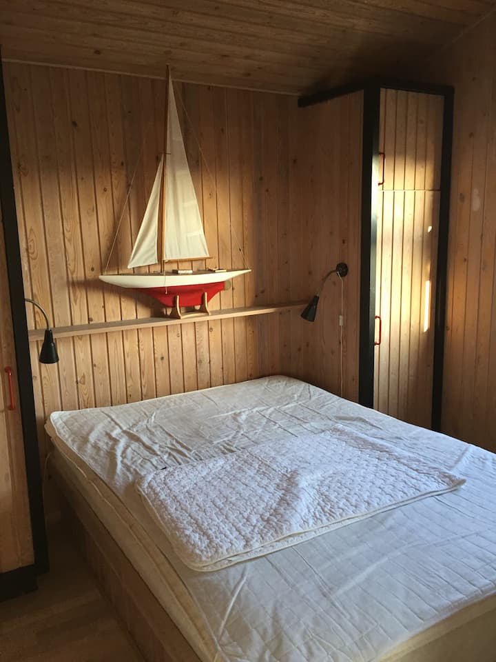 Chumba cha kulala chenye kitanda cha watu wawili