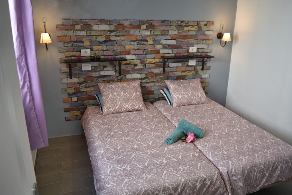 First bedroom with 2 single beds (90x200cm), that can be joined to make a big double bed (180x200cm)