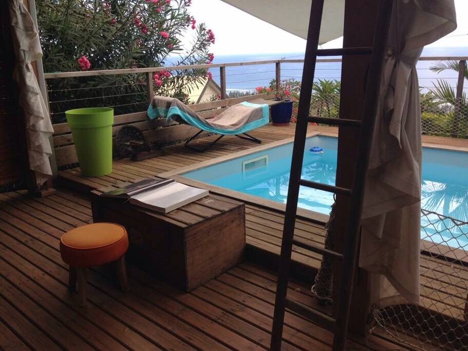 Varangue donnant sur la piscine