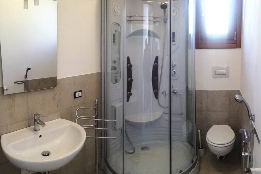 Bagno con doccia