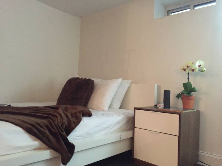 Charming super clean Cozy space