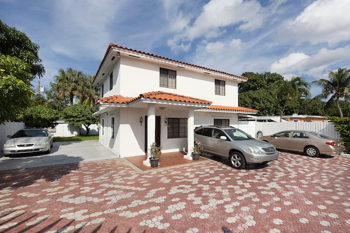 Miami Casa Privada Completa - Nivel Superior - Doral, FL