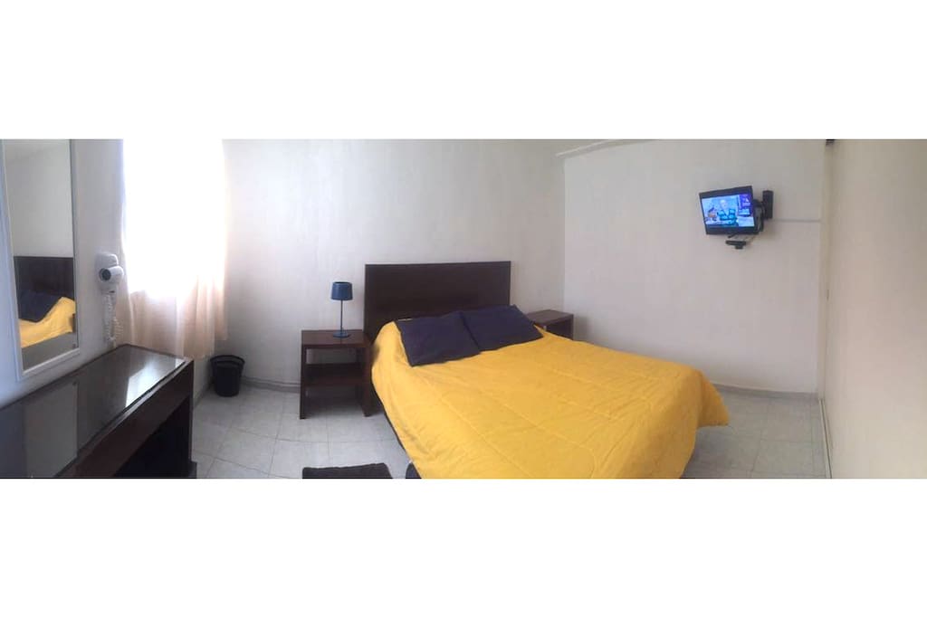 Recamara, tv, bedroom.