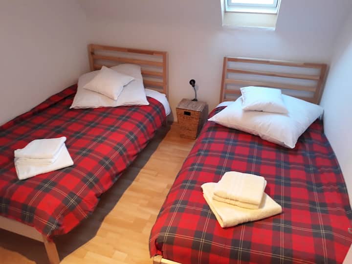 Schlafzimmer 1