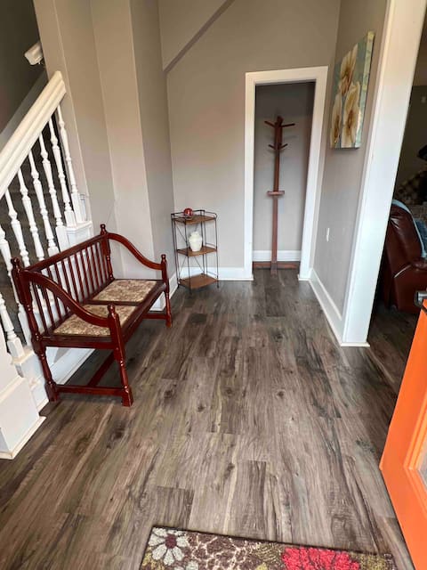3 Homes In A Row - 10 Beds on C Ave!