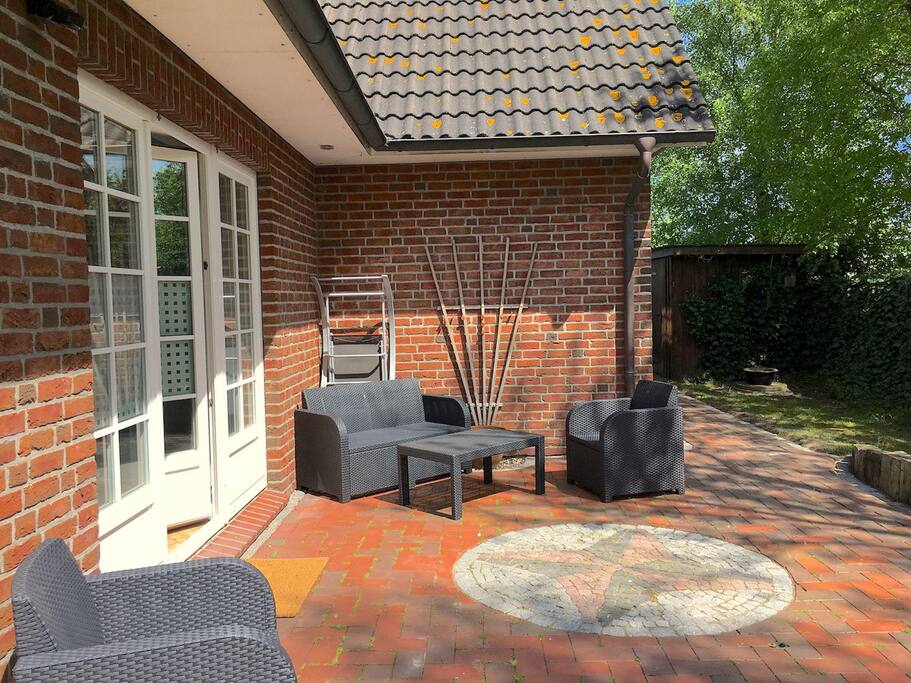 Die Terrasse lädt zum Sonnenbaden ein