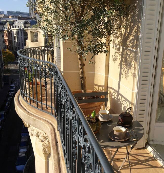 le balcon orientation sud/est, petit déjeuner et déjeuner au soleil!