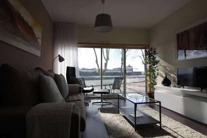 2 bedroom apartment with a view to Serra do Pilar