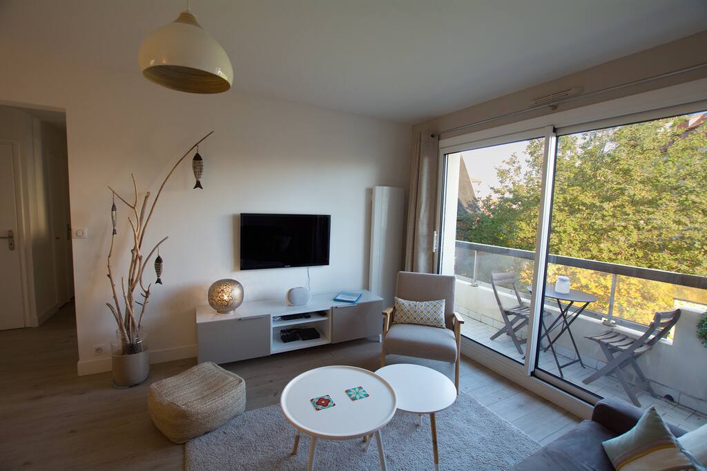 Le salon donnant sur le balcon