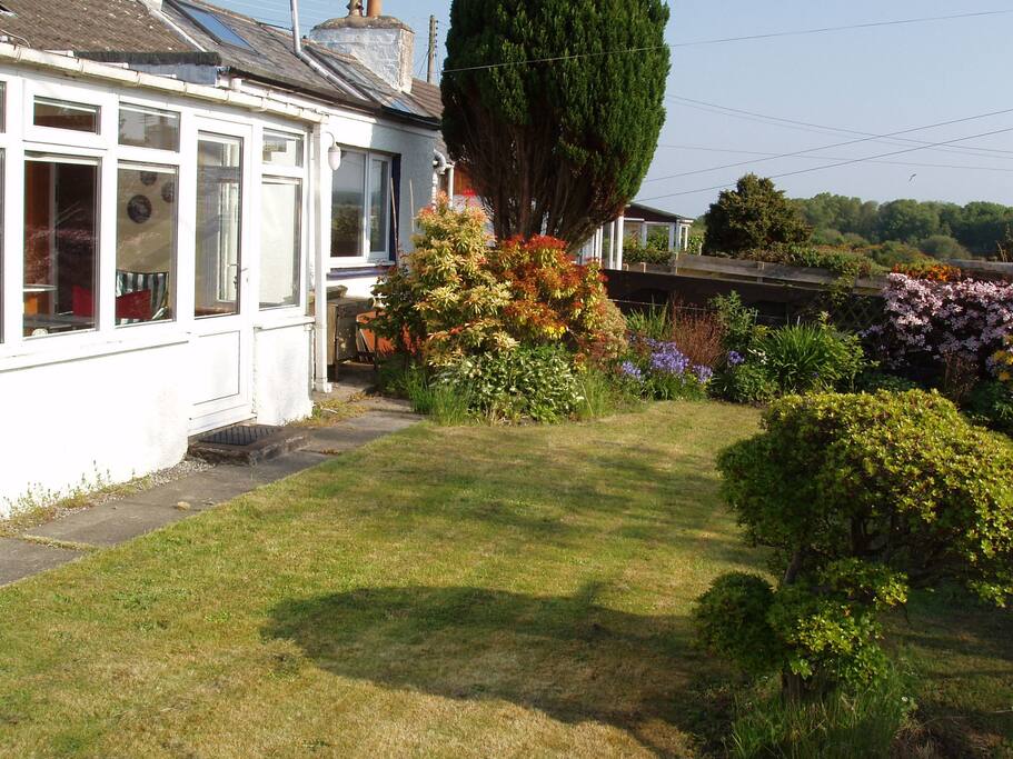 Enclosed garden to enjoy sun