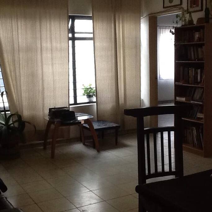 Puedes disponer de un área de estudio o lectura en los espacios comunes.