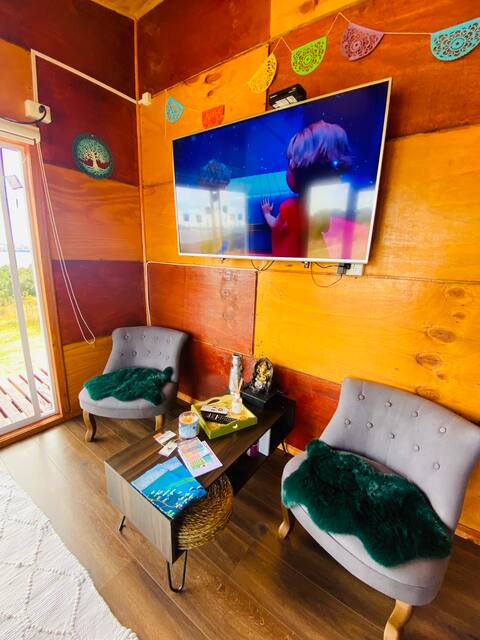 A nice cabin, with a pool and ocean views