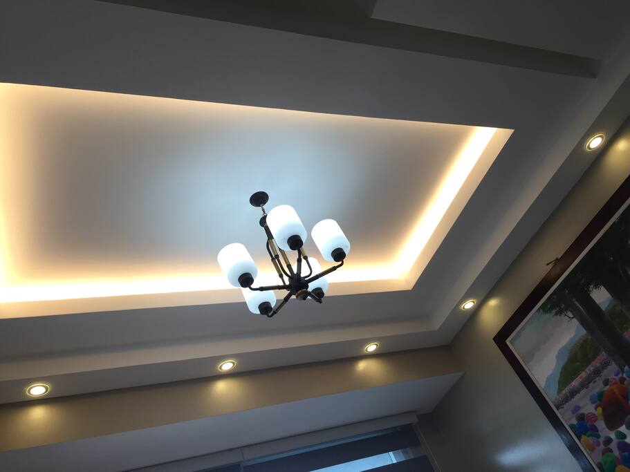 Living area cove light ceiling.
