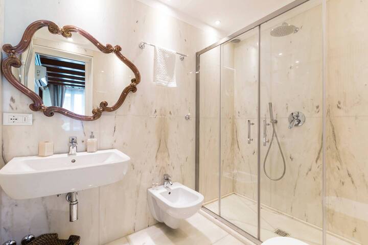 RESIDENCE SUITE IN VENICE gallery image 4