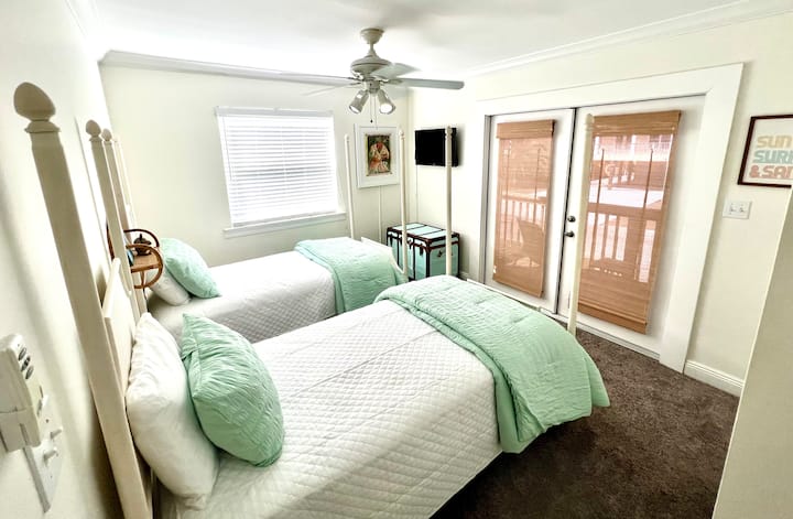 Bedroom 3 
Two XL twin beds w/ smart TV 
Plus Balcony 