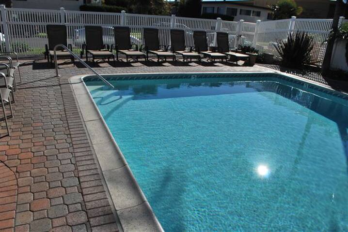 Awesome Oceanfront 2 BR in Pacific Beach!- 508 gallery image 2