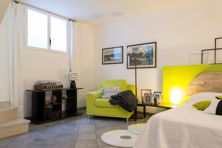 您可以在基本设施上有一间额外的卧室，配备独立卫生间，可供5位或6位房客入住，也可以根据明确的要求入住。