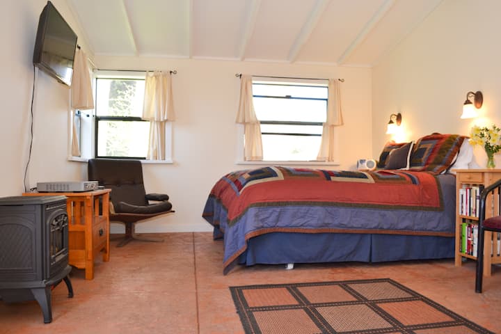 The Hideaway at Berry Patch Cottage