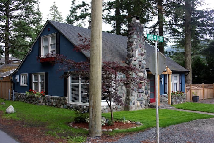 Airbnb Cultus Lake Vacation Rentals Places To Stay