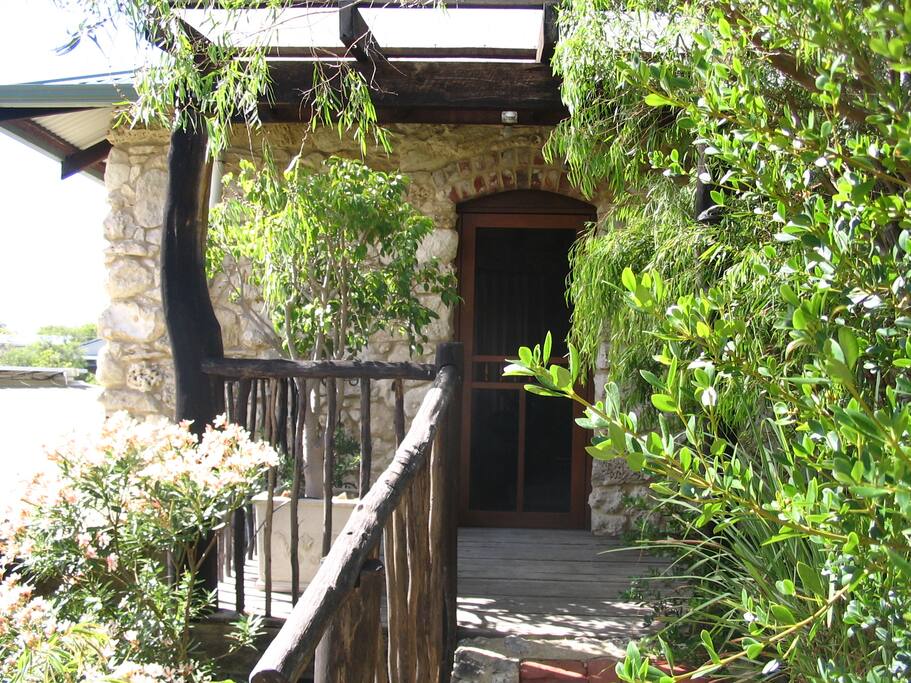 Peppi Grove Beach Limestone Retreat Guesthouses for Rent in