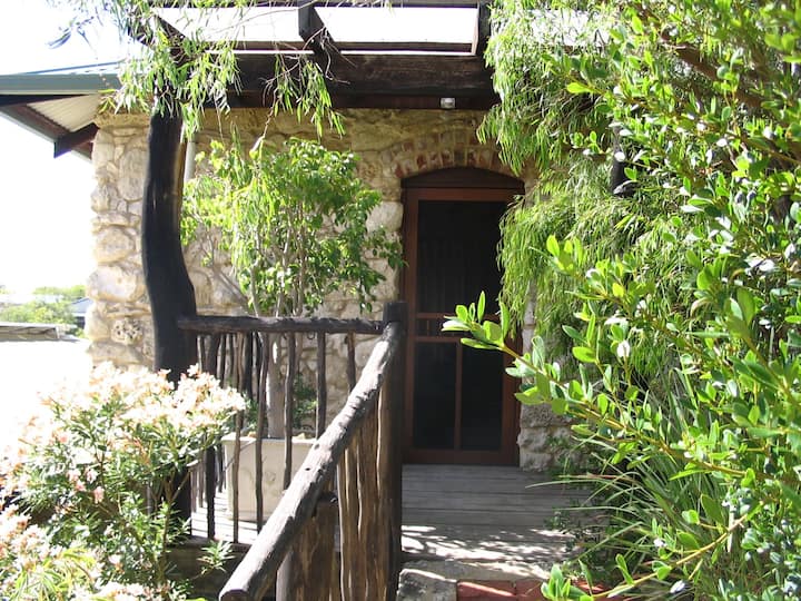 Peppi Grove Beach Limestone Retreat Guesthouses for Rent in