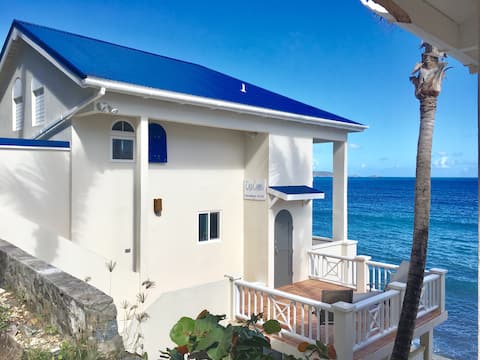 Casa Caribe Loft, Oceanfront with Air Conditioning