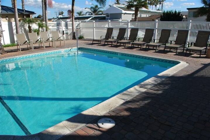 Oceanfront 2BR Condo Unmatched Views & Pool! -708 gallery image 3