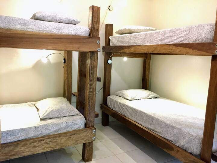 Cama en habitación compartida 6 camas