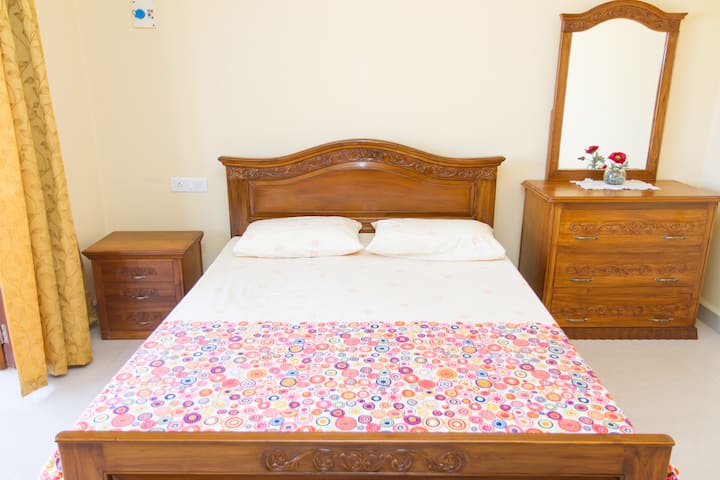 kitanda cha pili cha chumba cha kulala