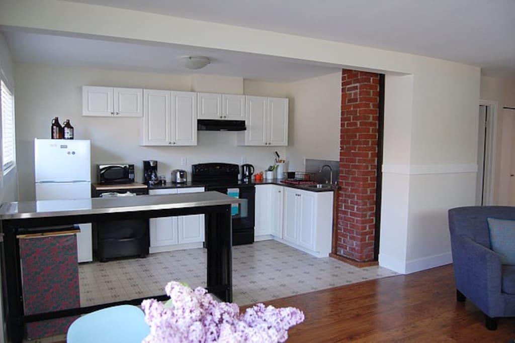 Open plan kitchen with all the needs for cooking a great meal.