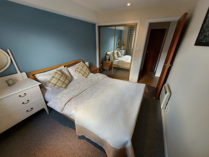 Granite Getaways - Large Flat with Free Parking