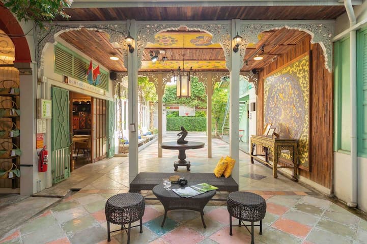 Artist House & Gallery- 3 Guest Suites