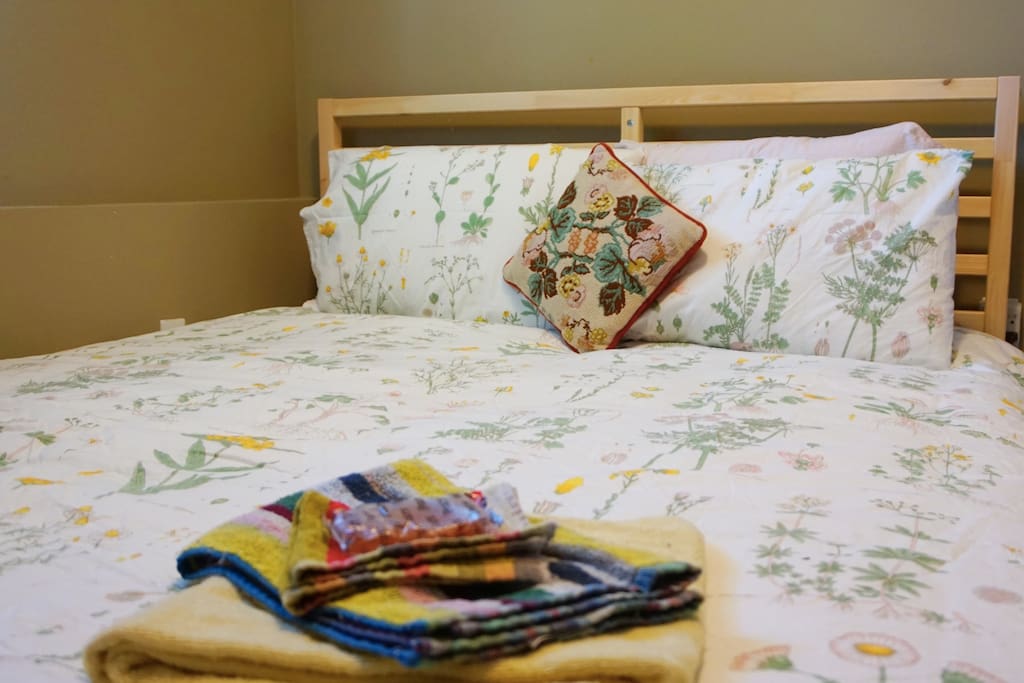 Bedroom #1 - Queen Bed