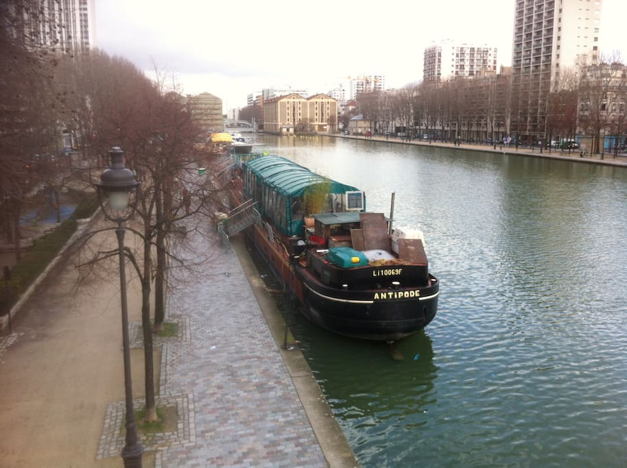 Les quais et ses péniches guinguettes