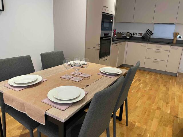 Remarkable 2-BedApartment London gallery image 2